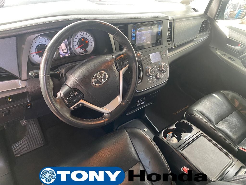 2017 Toyota Sienna SE 8 Passenger