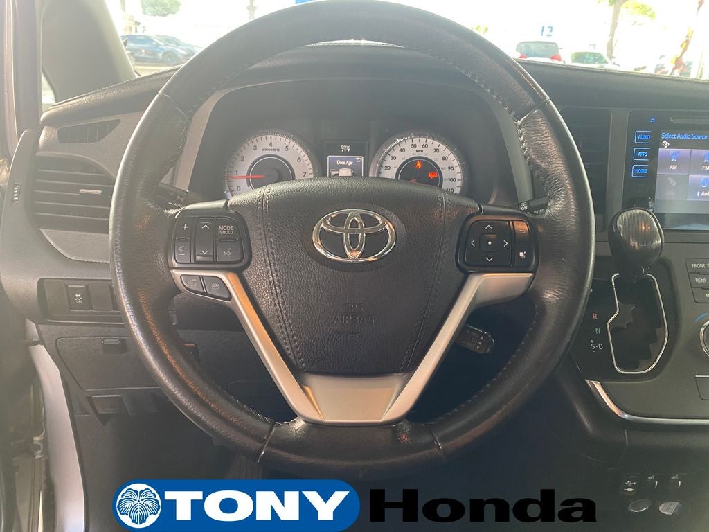 2017 Toyota Sienna SE 8 Passenger