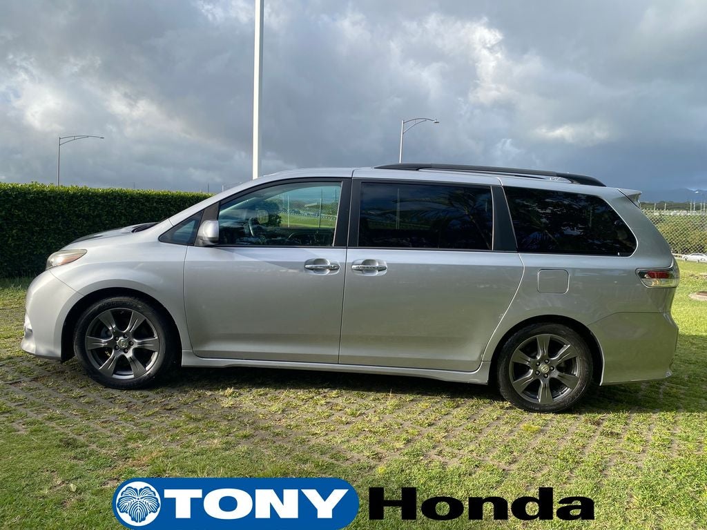 2017 Toyota Sienna SE 8 Passenger