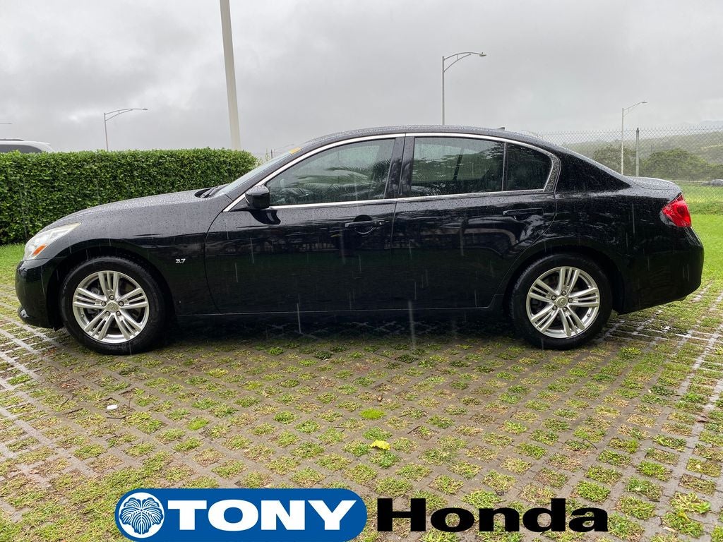 2015 INFINITI Q40 Base