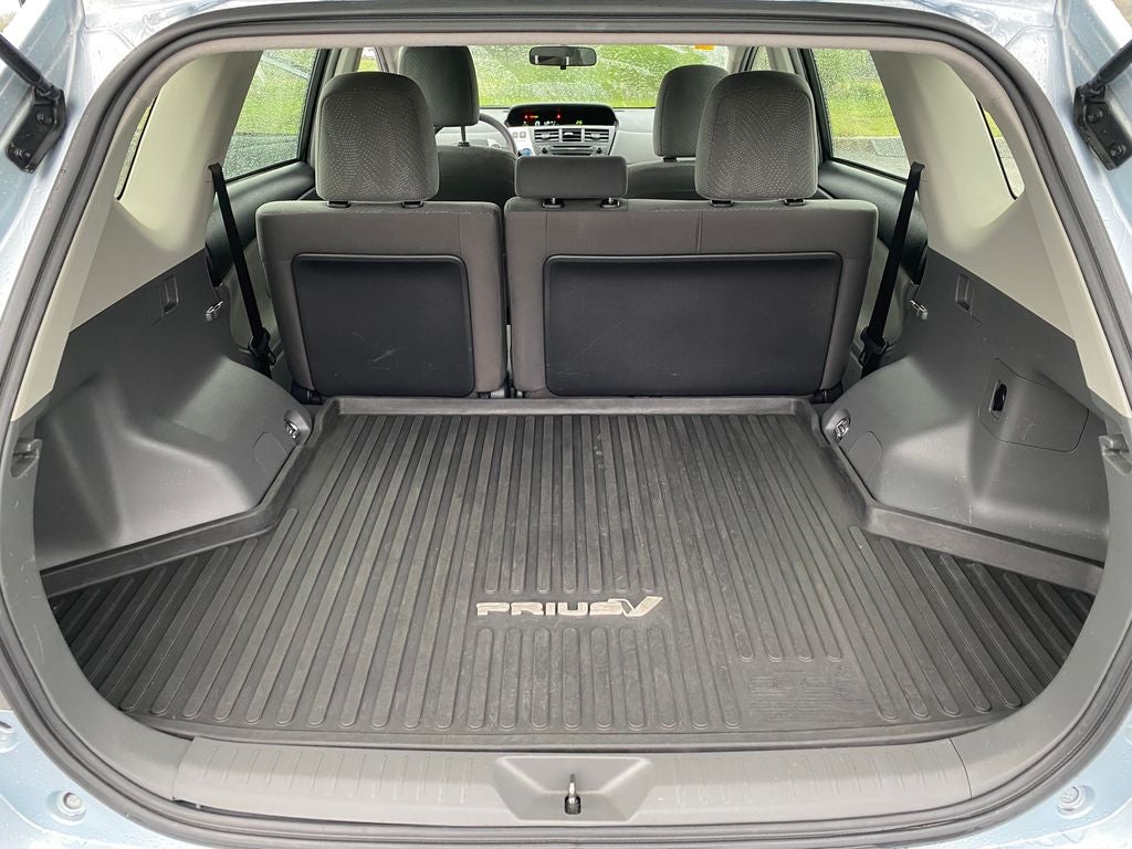 2014 Toyota Prius v Two