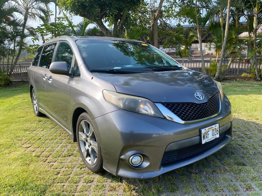 2014 Toyota Sienna SE 8 Passenger