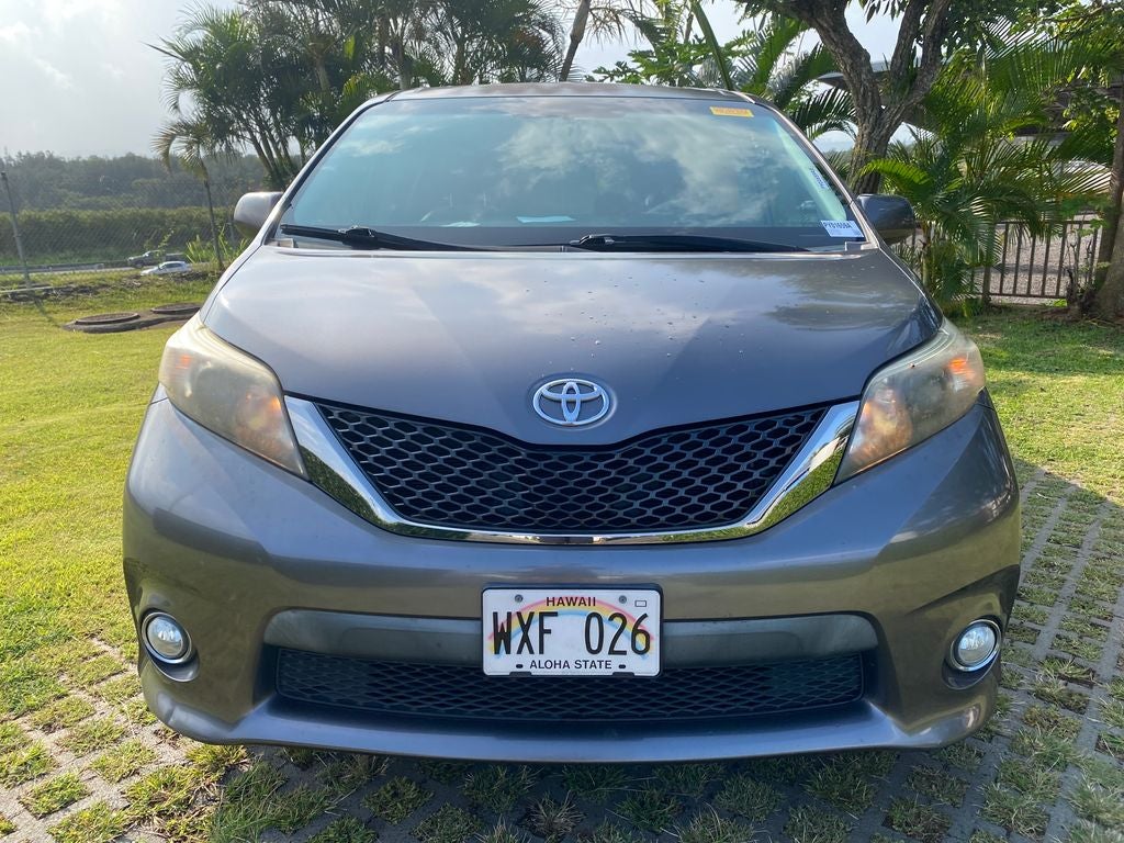 2014 Toyota Sienna SE 8 Passenger