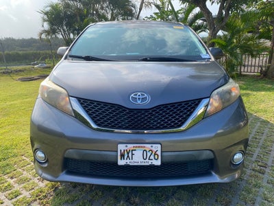 2014 Toyota Sienna SE 8 Passenger