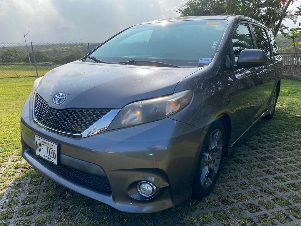 2014 Toyota Sienna SE 8 Passenger