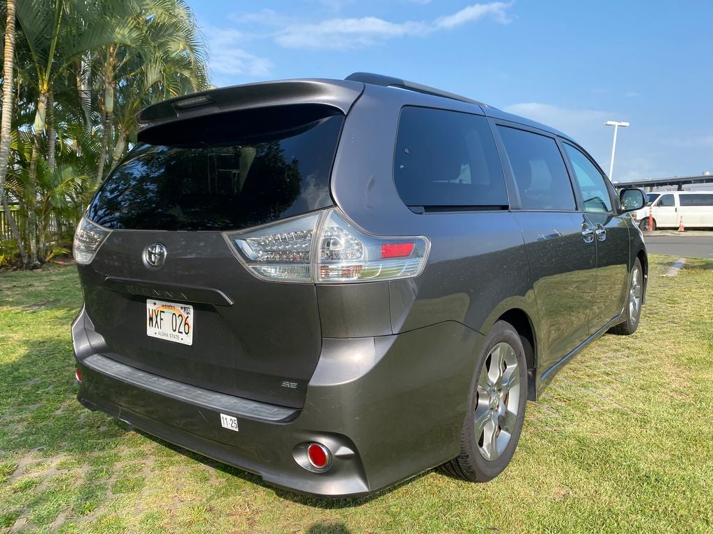 2014 Toyota Sienna SE 8 Passenger