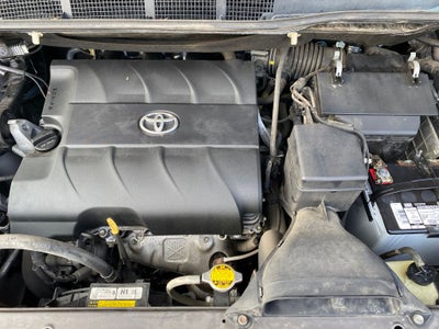 2014 Toyota Sienna SE 8 Passenger