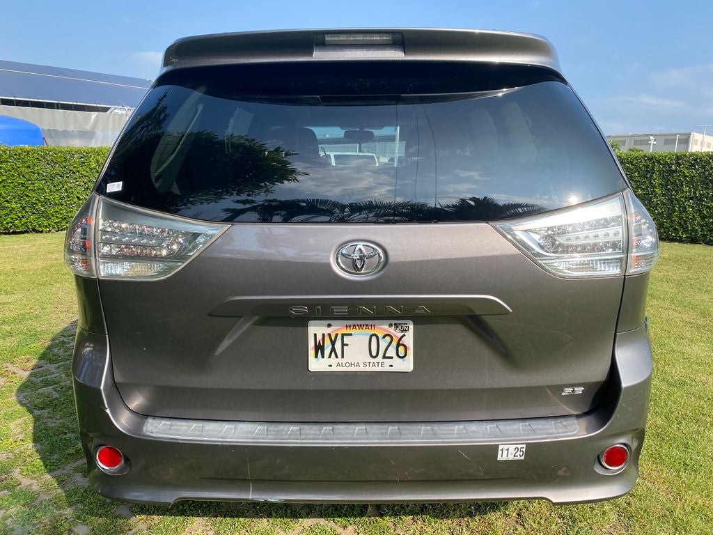 2014 Toyota Sienna SE 8 Passenger