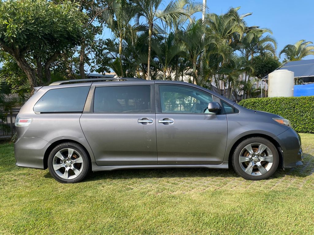 2014 Toyota Sienna SE 8 Passenger
