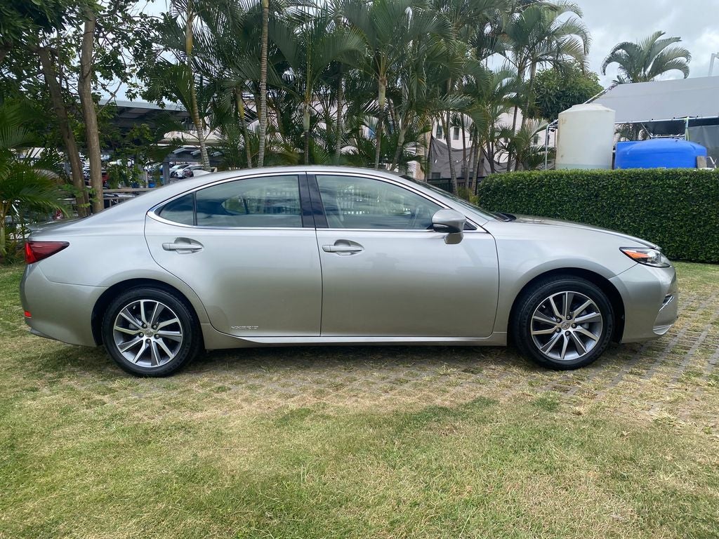 2016 Lexus ES 300h
