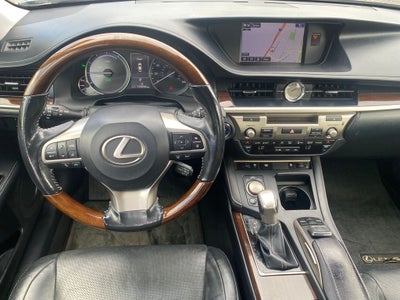 2016 Lexus ES 300h