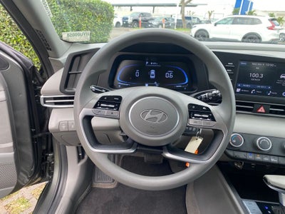 2025 Hyundai Elantra SE