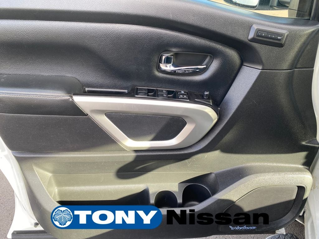 2017 Nissan Titan SL