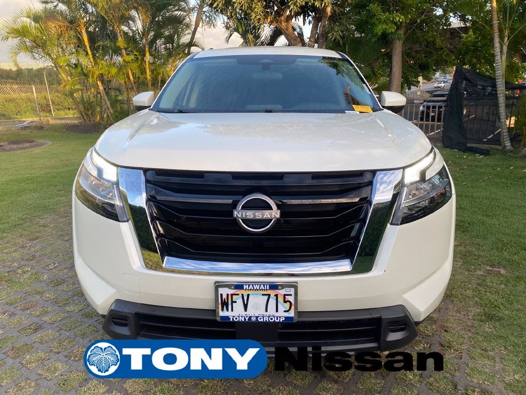 2022 Nissan Pathfinder SV