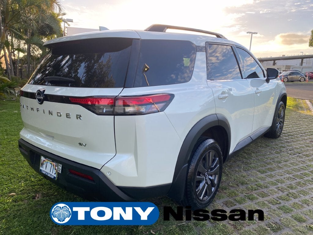 2022 Nissan Pathfinder SV