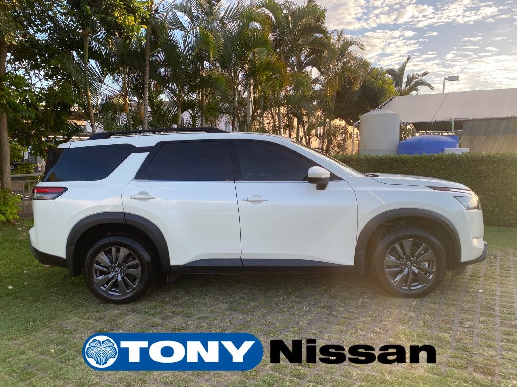 2022 Nissan Pathfinder SV