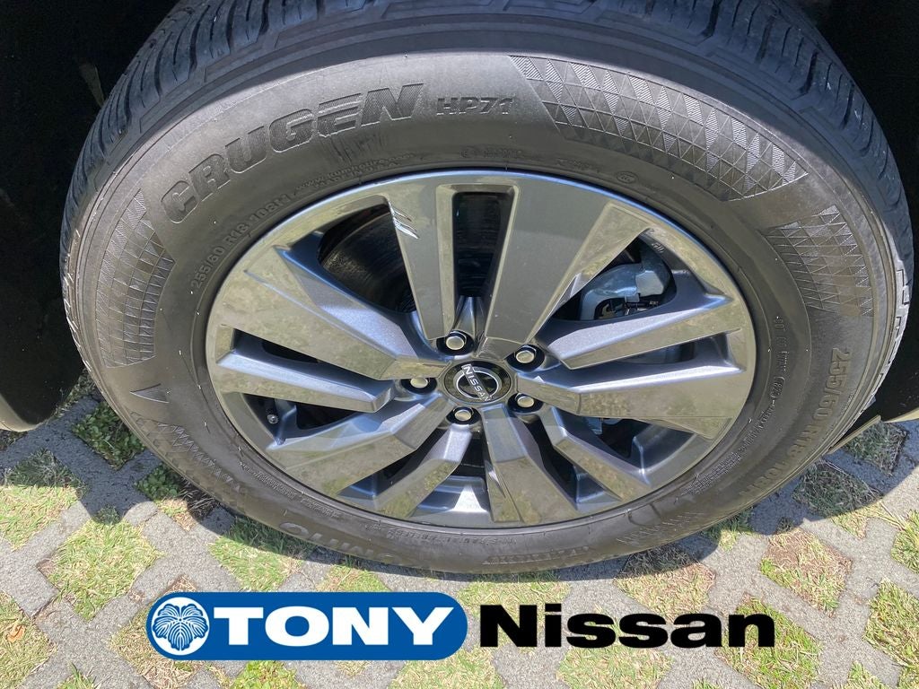 2024 Nissan Pathfinder SV