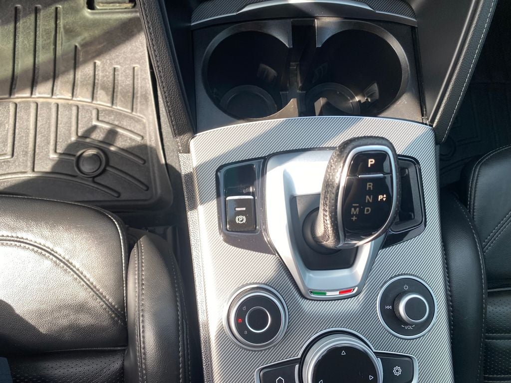 2022 Alfa Romeo Stelvio Base